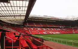 CĐV Man Utd phát cáu vì phải ‘nghe mưa’ giữa lúc sốt ruột chờ tin chuyển nhượng