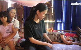 Nữ sinh không cha ‘mượn’ tiền mổ sọ của mẹ để giữ giấc mơ đến trường