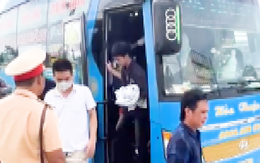 Người dân báo tin, cảnh sát giao thông 'bắt tại trận' xe khách chở quá 15 người