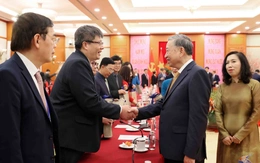 Tổng Bí thư, Chủ tịch nước ký nghị quyết của Bộ Chính trị về công tác người Việt Nam ở nước ngoài