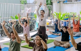 Từng mắc ung thư, cô giáo mở lớp yoga miễn phí cho bệnh nhân