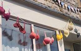 Vì sao cả ngôi làng treo đồ lót ngoài đường cả ngày lẫn đêm?