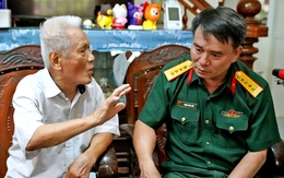 Bộ CHQS tỉnh Quảng Ngãi gặp y sĩ 96 tuổi có cuốn sổ ghi tên 181 liệt sĩ