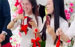 Clip cô dâu 'trả lễ' mỗi người bưng mâm bằng 1 con cua Cà Mau gây 'sốt rần rần'