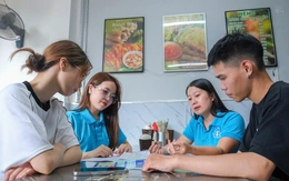 Tin tức sáng 7-8: TP.HCM thúc tiến độ hỗ trợ bảo hiểm cho người dân; Lo 'đại dịch' cận thị học đường