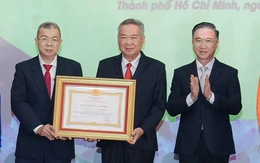 Ngành điện TP.HCM được trao Huân chương Lao động hạng Ba vì thành tích xuất sắc đột xuất xây dựng thành phố