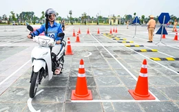 CSGT đào tạo kỹ năng lái xe máy cho người đã có bằng lái lâu năm, thực hiện trên toàn quốc