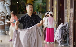 Khách mặc 'đồ xuyên thấu' đi chùa: Chỉ một chiếc chân váy, vì sao chùa Linh Ứng được khen?