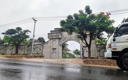 Vụ xây cổng ngõ hoành tráng lấn đất quốc lộ: 3 lần vận động không xong, xã lên kế hoạch cưỡng chế