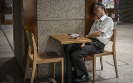 Nhật Bản nới lỏng giờ làm thêm, nỗi lo văn hóa 'làm đến kiệt sức' quay lại