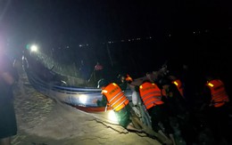Sóng lớn đánh chìm, cuốn trôi nhiều tàu cá ở Quảng Trị