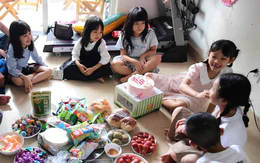 Đi sinh nhật, tới cụng ly là vui rồi có cần quà tặng?