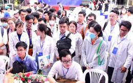 Sáng nay gần 1.000 bác sĩ, điều dưỡng tại TP.HCM 'săn' cơ hội việc làm