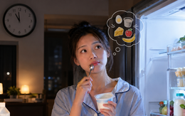 Nửa đêm đói bụng, nên ăn không và ăn gì?