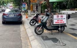 Nhiều người tự đặt biển cấm đậu xe trước nhà, có nhà đặt tới 5 tấm bảng 'cấm đậu'