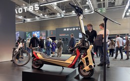 Thông số scooter điện gây 'choáng': 40 mã lực, tốc độ 150km/h, đi 200km/sạc