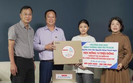 Từ nỗi lo học phí, tân sinh viên có người cha khiếm thị được nhận laptop, học bổng và chỗ ở