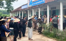 Giám đốc sở và hiệu trưởng về thôn đối thoại với phụ huynh để 149 học sinh trở lại trường