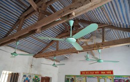 Cận cảnh lớp học phải căng bạt, giám đốc sở 'giật mình' khi đi kiểm tra