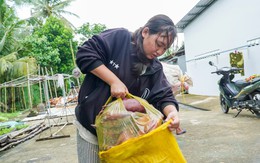 82 triệu đồng tiếp sức tân sinh viên buôn bắp chuối nuôi cha liệt