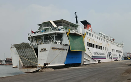 Tàu chở 243 người gặp nạn ở Indonesia, 140 người mất tích