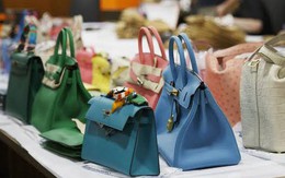 Cận cảnh hàng trăm túi Hermès, kim cương bị tịch thu trong vụ rửa tiền 2,4 tỉ USD ở Singapore