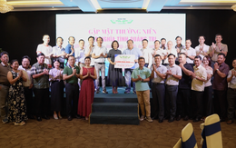 Nghĩa tình Quảng Trị tiếp tục trao 130 suất học bổng Tiếp sức đến trường