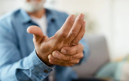 Mắc viêm khớp dạng thấp nên và không nên ăn gì theo hướng dẫn mới nhất 2026?