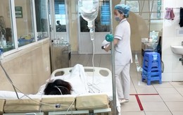Một phụ nữ nhảy từ lầu 4 xuống mái tôn thoát chết trong vụ cháy nhà ở Hà Nội