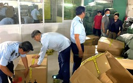 TP.HCM: Phát hiện hơn 40.000 sản phẩm giày dép, nước xả vải... vi phạm, hé lộ đường dây sản xuất hàng giả