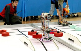 Sinh viên Việt - Nhật so tài, hai robot phải 'ăn nhịp' từng giây để thắng trận Robocon 4 phút