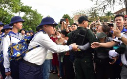 Hai anh em sinh đôi có phải nhập ngũ cùng một đợt?
