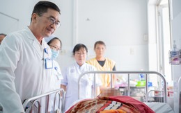 Người vợ trong vụ cây tét nhánh rơi trúng xe máy đường An Dương Vương đã tỉnh, tiếp xúc tốt