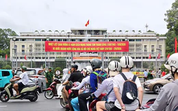 Sáng 2-9, Di tích Dinh Độc Lập đông người dân dự lễ chào cờ, các điểm tham quan tấp nập