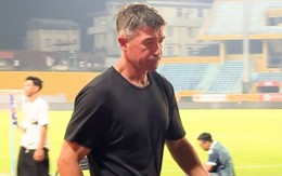 HLV Kewell thất thần sau khi CLB Hà Nội bị loại khỏi Cúp quốc gia