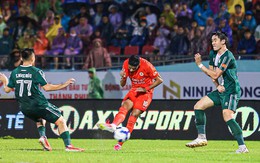NÓNG: Ban kỷ luật của VFF sẽ họp vụ Huỳnh Tấn Sinh đá thô bạo vào chân Đình Bắc