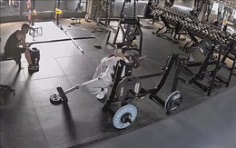 Chàng trai gặp sự cố khó đỡ khi tập gym
