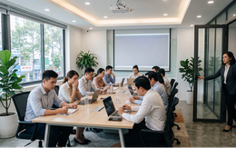 Một người đi trễ 15 phút sẽ làm mất 150 phút làm việc của 10 người còn lại