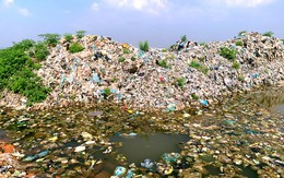 Thi công khu công nghiệp, phát hiện 'núi rác' chôn dưới lòng đất