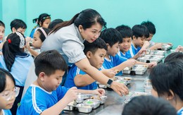 Trường học ở TP.HCM biến bữa ăn bán trú thành 'bữa ăn hạnh phúc' cho học sinh