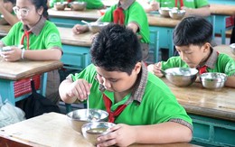 Bữa ăn bán trú 'như cơm nhà' của một trường tiểu học tại TP.HCM