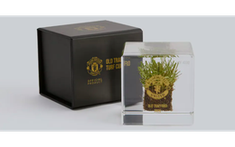 Man United bày bán món quà lưu niệm 'độc nhất vô nhị' từ sân Old Trafford