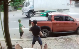 Video vụ va chạm giữa ô tô và xe tải khiến 1 người chết, 3 người bị thương
