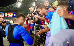Cầu thủ Barca bít đường 'làm ăn’ của người săn chữ ký để bán lại
