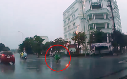 Tình trạng người phụ nữ đi xe máy bị sét đánh trúng ở Nghệ An
