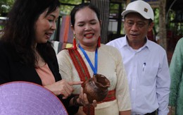 Khách đổ về thung lũng Mỹ Sơn đi tour mới, xem tháp Chăm và tản bộ dưới tán rừng