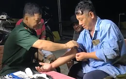 Bộ đội biên phòng tỉnh Đồng Tháp cứu 3 thuyền viên bị nạn trên biển