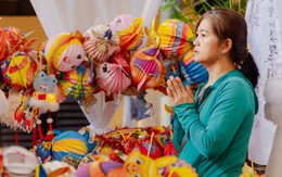Xúc động 'lễ trung thu' cho hơn 40.000 sinh linh chưa kịp chào đời