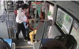 TP.HCM: Đình chỉ ngay tiếp viên xe buýt xô đẩy khách xuống xe