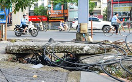 Nắp bể cáp vỡ toác, dây điện lộ thiên trên nhiều tuyến phố Hà Nội